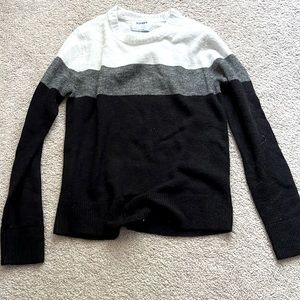 OLD NAVY SWEATER BLACK AND WHITE